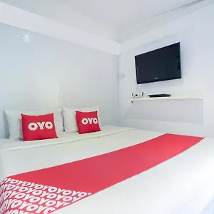 Oyo 1054 Backpacker Phuket
