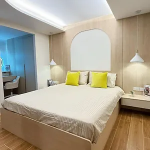Modern By The Sea ! 212 *