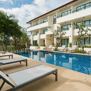 Hill Myna & Cafe Apartment