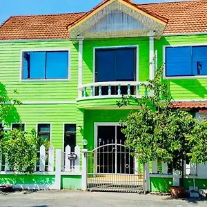 Homestay The House *