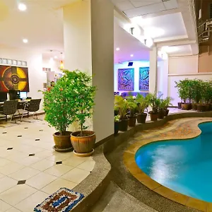 Square One Hotel