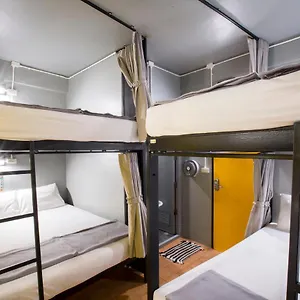 Beehive Old Town Hostel Phuket