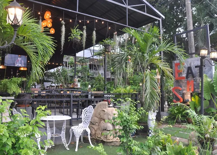 Eat N Sleep Hotel Phuket photo
