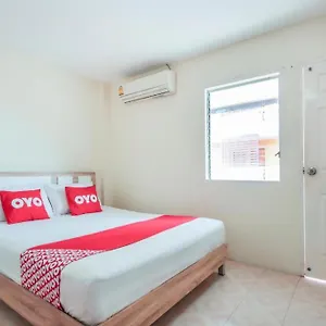 Oyo 885 And Me House Hotel 2*