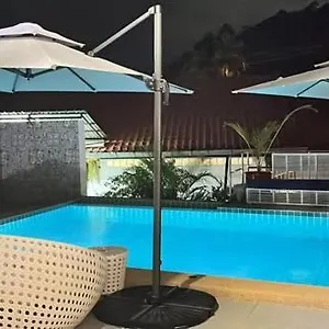 Elephant Sports Bar And Hotel *