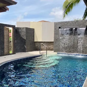 Island Dreams - Intimate 2br Pool Ocean Palm V10, Just 15 Min Walk From Villa *