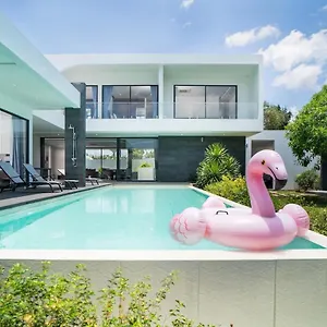 Ultra-modern Tropical Pool Villa
