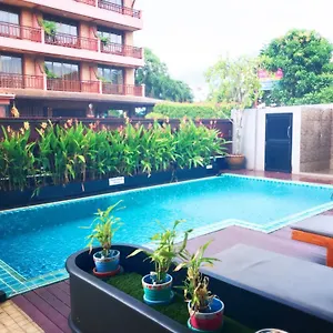 Pool House Aparthotel