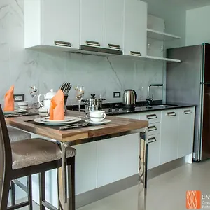Emerald Terrace Phuket 아파트호텔 Patong