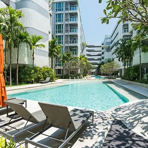 Favstay - The Base Downtown Phuket
